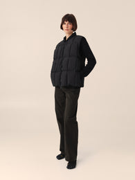 Жилет пуховий у чорному кольорі