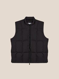 Жилет пуховий у чорному кольорі