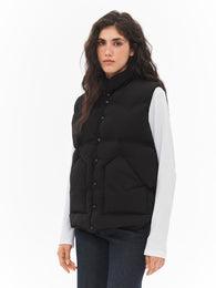 Базовий жилет у чорному кольорі