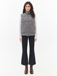 Базовий жилет у сірому кольорі