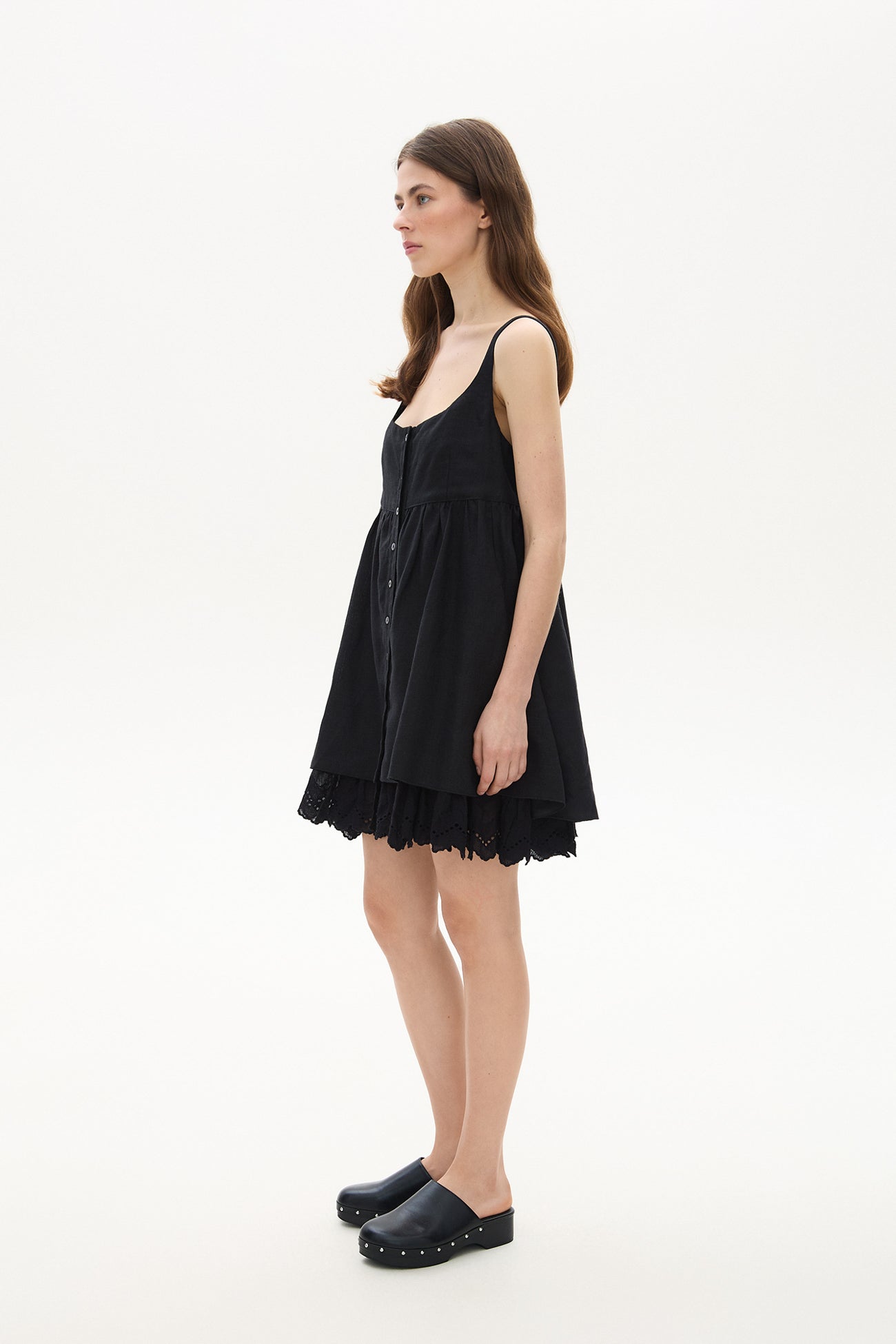 Коротка сукня на ґудзиках з мереживом чорна