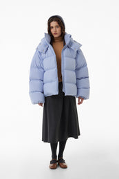 Короткий oversize пуховик блакитний