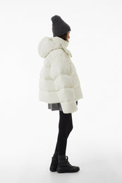 Короткий oversize пуховик молочний