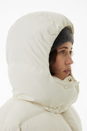 Короткий oversize пуховик молочний