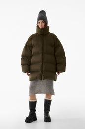 Довгий oversize пуховик коричнево-зелений