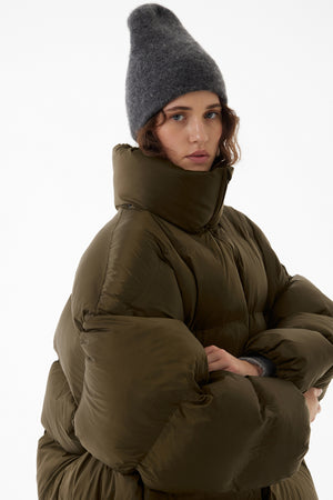 Довгий oversize пуховик коричнево-зелений