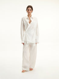 Сорочка oversize у білому кольорі