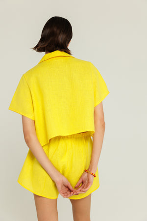 Сонячно-жовті шорти оздоблені мереживом